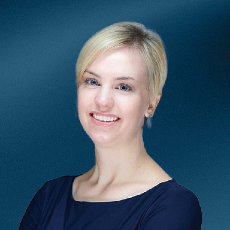 headshot lindsey douglas