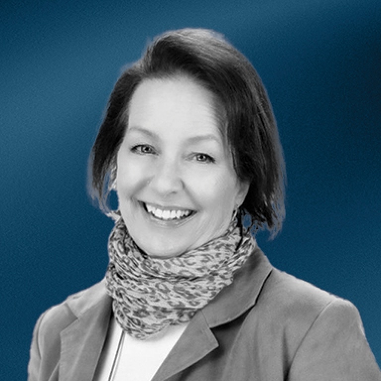 headshot shari mclaughlin