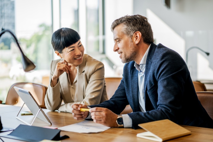 man and woman discuss finances@2x